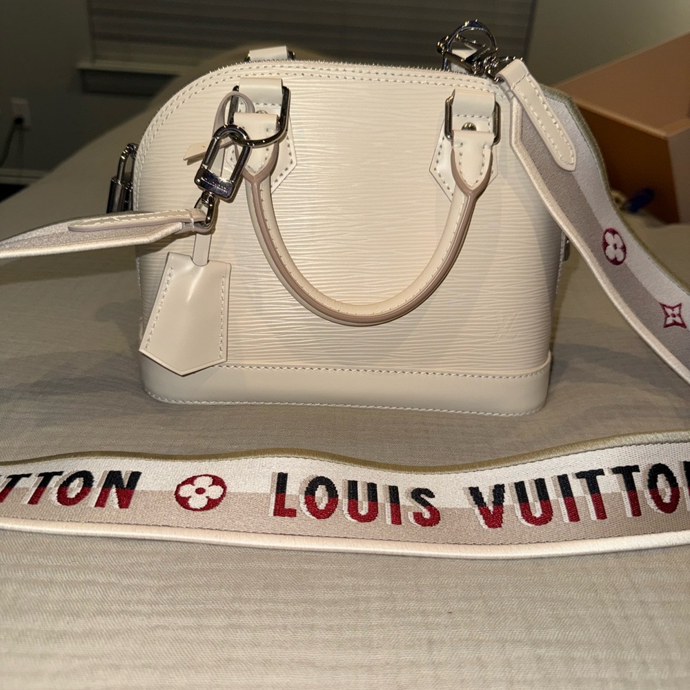 Louis Vuitton Alma BB Quartz